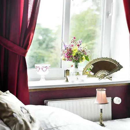 Bed & Breakfast Red And Blue Room,